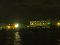 工場の明かりと海の夜景その２