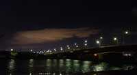 夜景（海にかかる橋と街路灯の明かり）