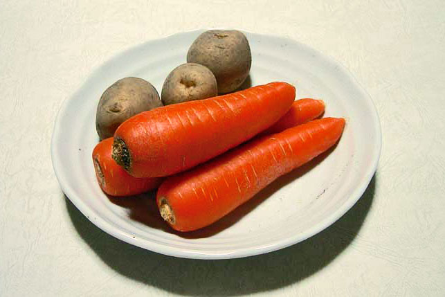 野菜（ニンジン3本とジャガイモ3個）その３の拡大写真